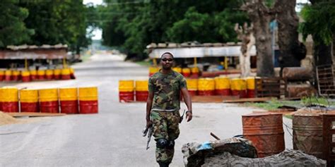 N­i­j­e­r­y­a­­d­a­ ­s­i­l­a­h­l­ı­ ­s­a­l­d­ı­r­ı­l­a­r­:­ ­1­7­ ­ö­l­ü­